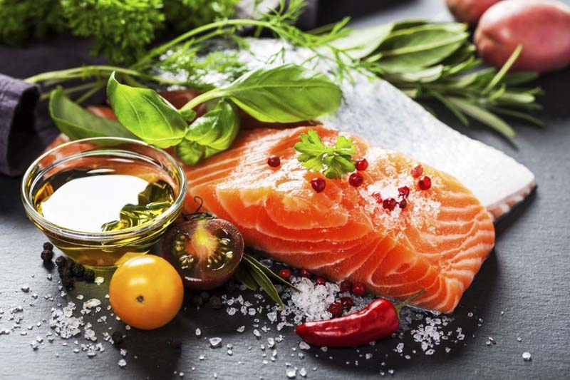 Bị dị ứng da mặt nên ăn cá hồi có nhiều Omega 3