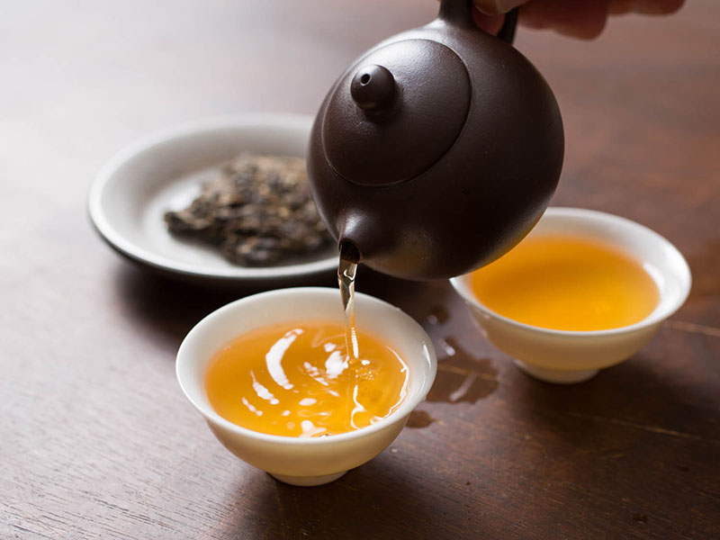 Người bệnh có thể uống các loại trà có tác dụng diệt khuẩn, kháng viêm