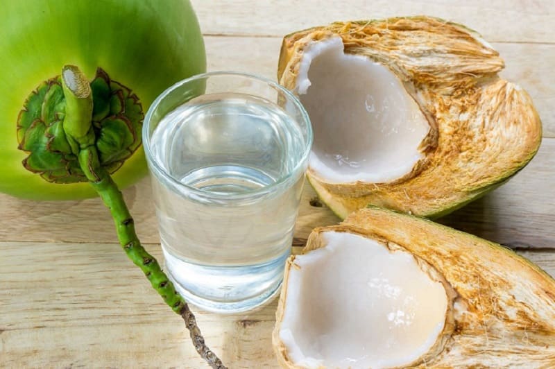 Bài thuốc chữa đau dạ dày tại nhà với dừa tươi