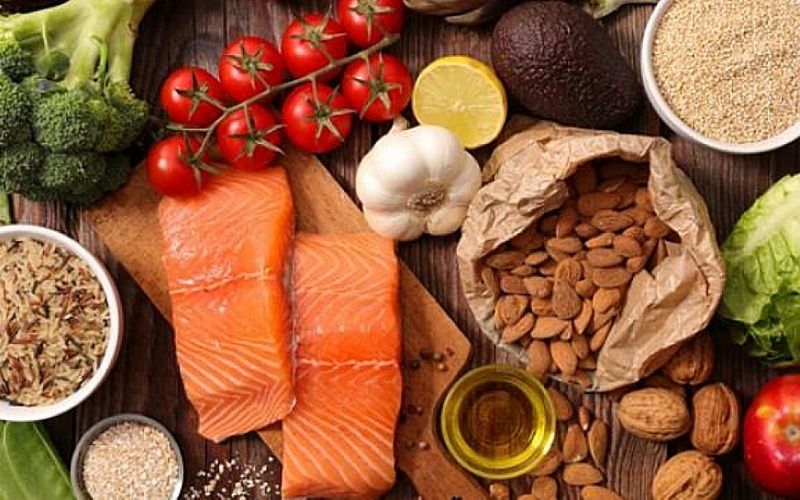 Thoái hóa đốt sống cổ nên ăn gì? Nhóm thực phẩm giàu Omega 3