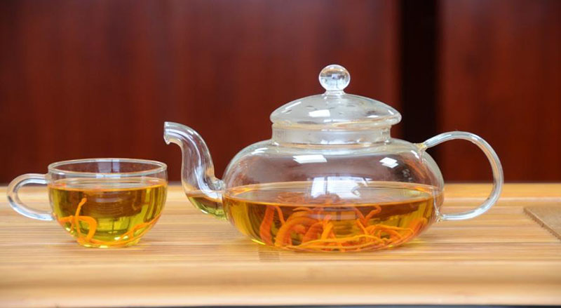 Đông trùng hạ thảo dạng khô được dùng để pha trà phổ biến hơn cả