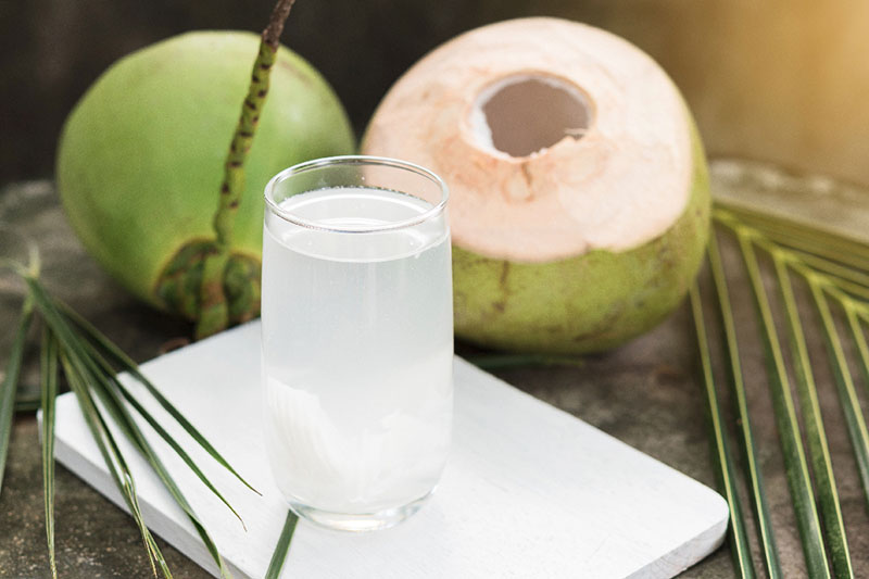 Nước dừa hỗ trợ chữa tiểu rắt