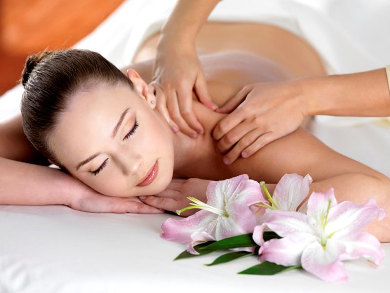 Massage cổ và xoa bóp vai gáy giúp giảm tình trạng đau nhức