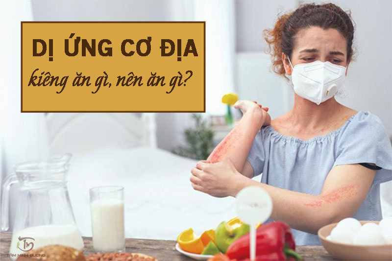 Nên hạn chế ăn các loại thịt bò, hải sản,... khi bị bệnh