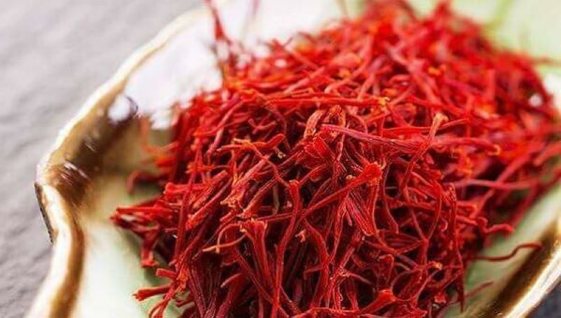 Nhụy hoa nghệ tây sau khi thu hoạch sẽ được sấy khô và bảo quản dùng dần