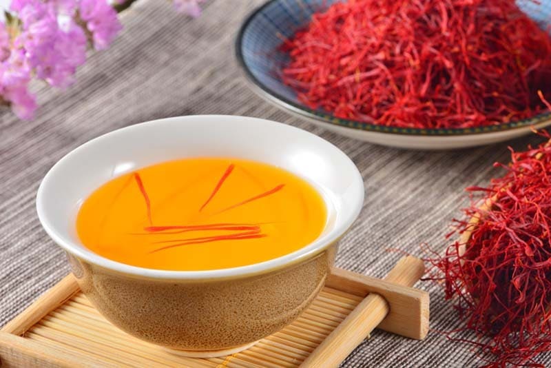 Nhụy hoa nghệ tây Iran dễ sử dụng, có nhiều công dụng cho sức khỏe, hỗ trợ điều trị bệnh lý và giúp chị em làm đẹp
