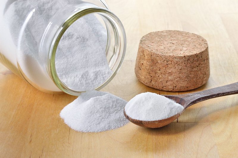 Baking soda thường được dùng để làm sạch vùng nách và ngăn ngừa mùi hôi